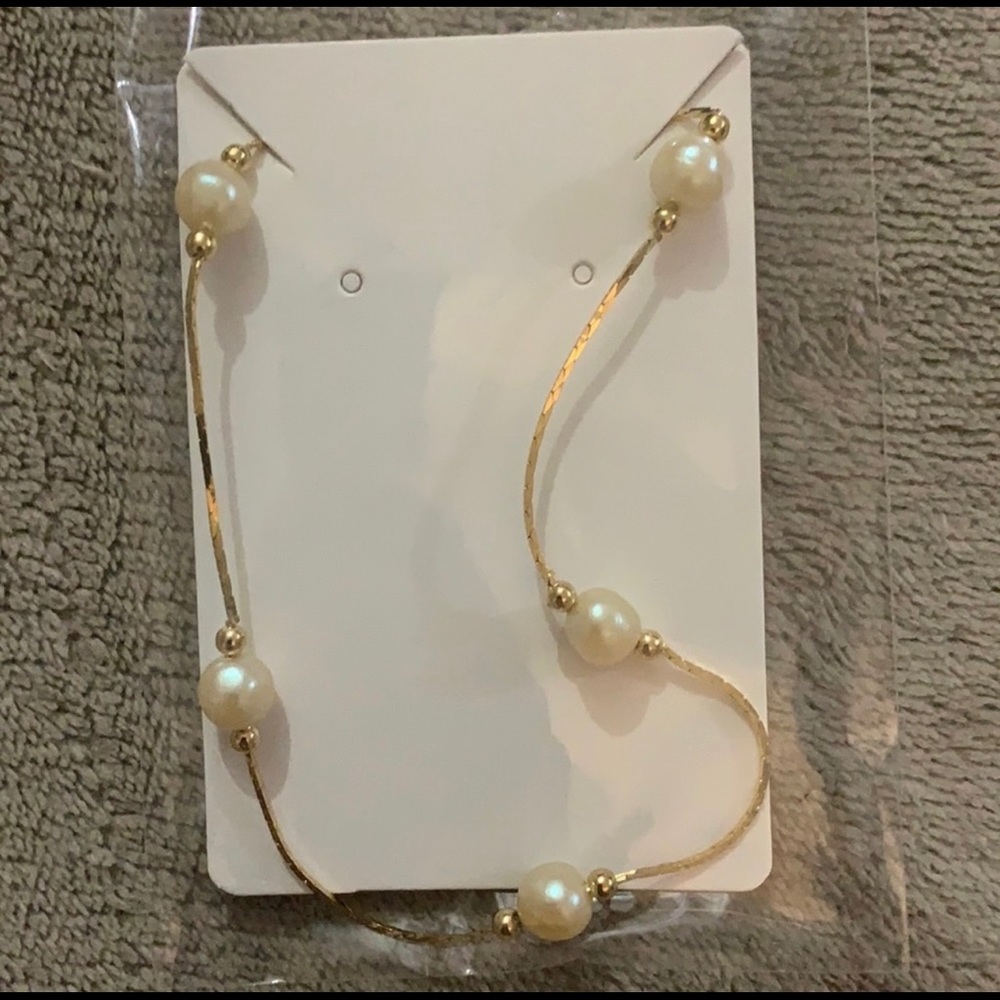 Gold tone & faux pearls necklace/choker